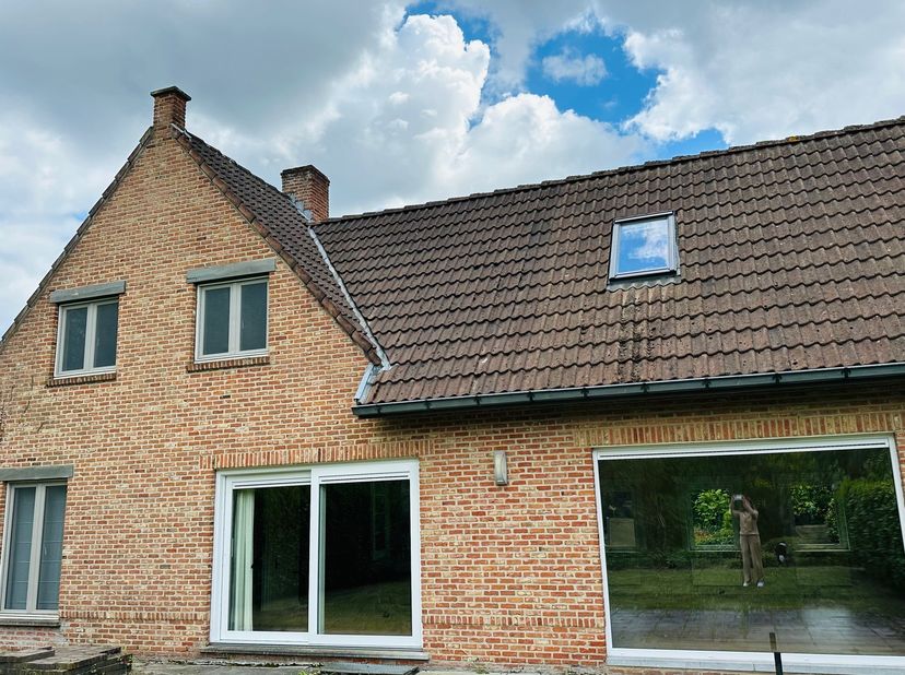 Prachtig gerenoveerde villa te huur in Oud-Heverlee vlak bij de Zoete Waters, met panoramisch uitzicht op het Oud-Heverleebos. Bijzonder rustig gelege